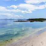 8 Person In Sandoy *