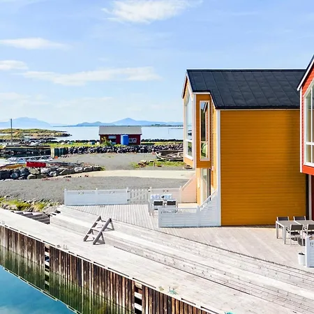 8 Person In Sandoy Finnoy