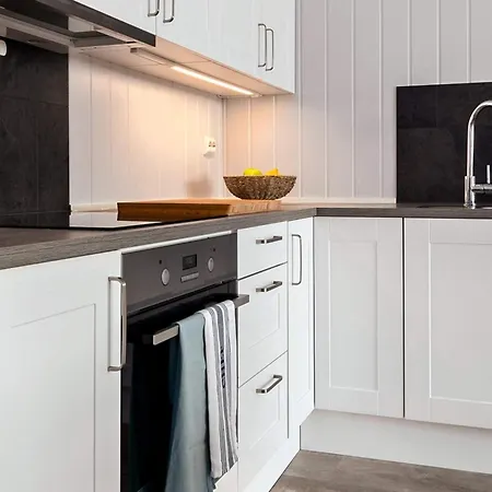 8 Person In Sandoy Finnoy