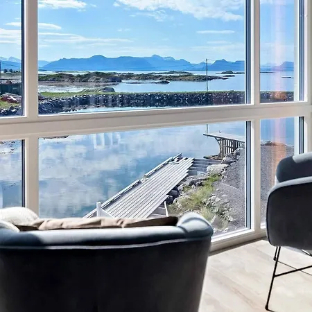 8 Person In Sandoy Finnøy