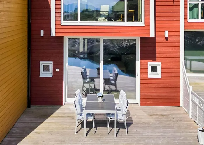 Semesterbostad 8 Person In Sandoy