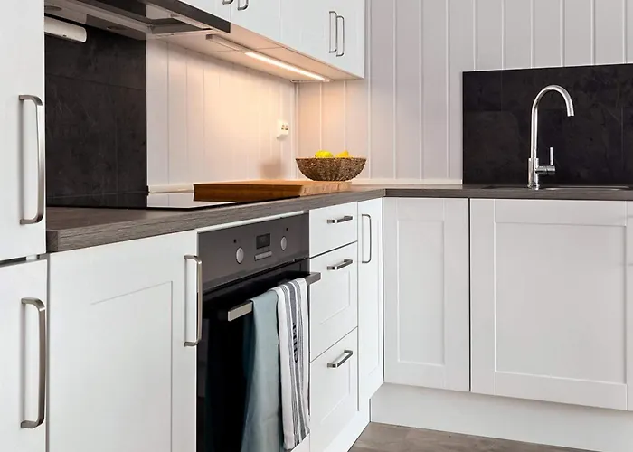 8 Person In Sandoy Finnoy