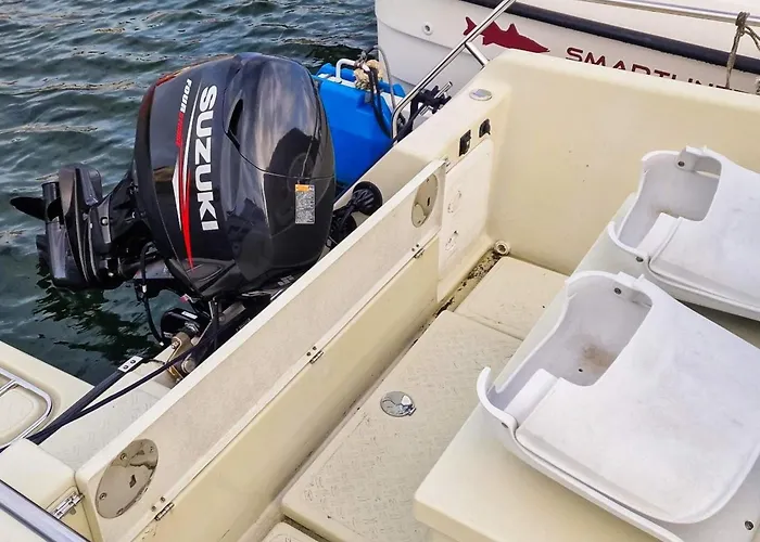 8 Person In Sandoy Semesterbostad Finnøy