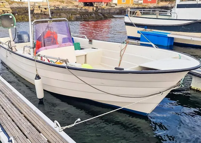 8 Person In Sandoy Finnøy